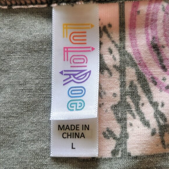 New LuLaRoe Classic T Women's large top Camera photography Round neckline pink - Picture 10 of 13